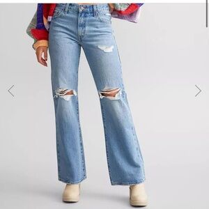 Women’s Levi’s baggy boot jean NWOT